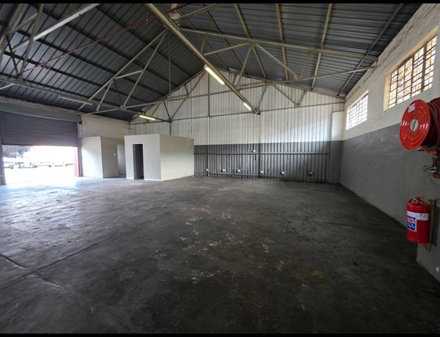 239M² WAREHOUSE TO LET IN CITY DEEP